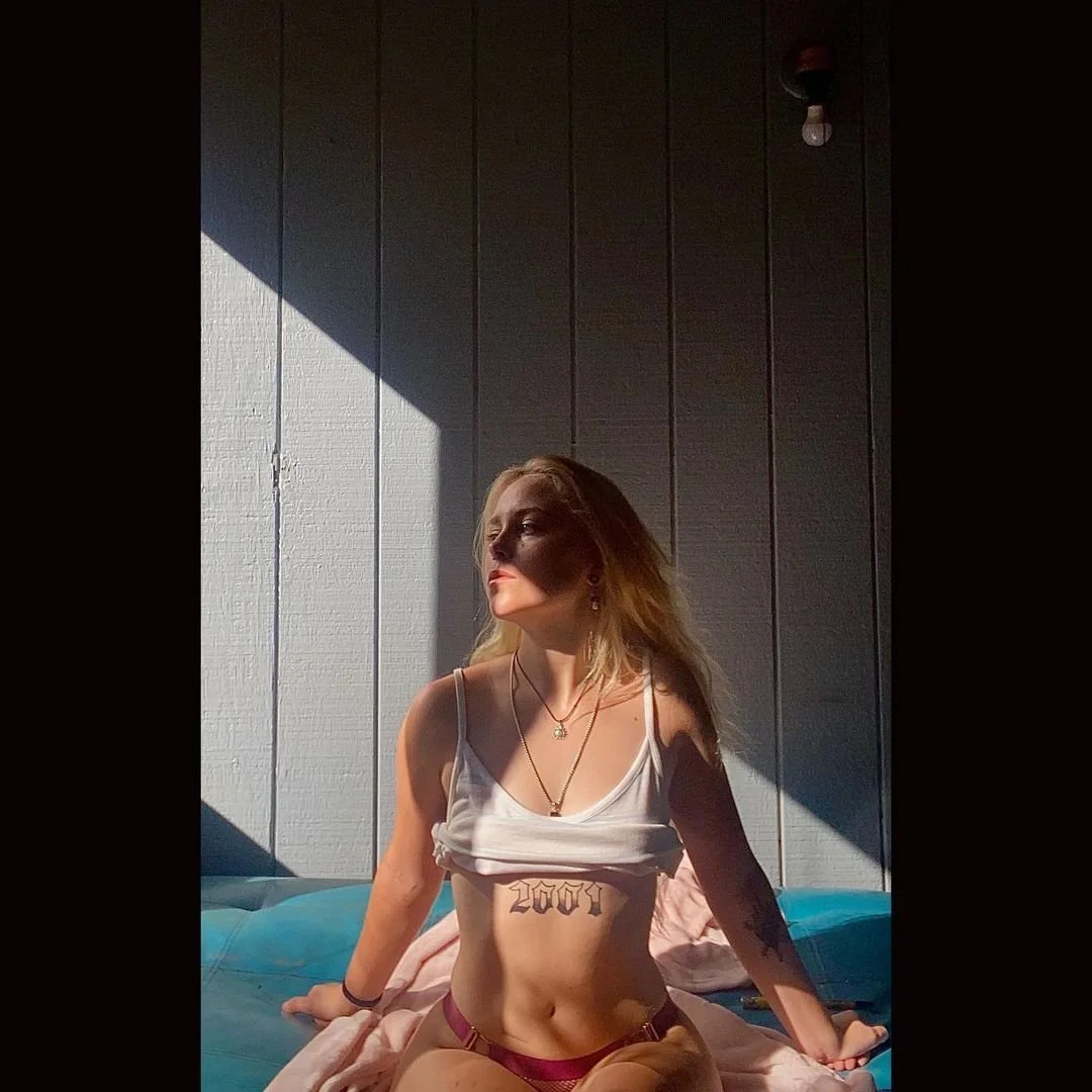 QOS 11 - Alt Girl image 10