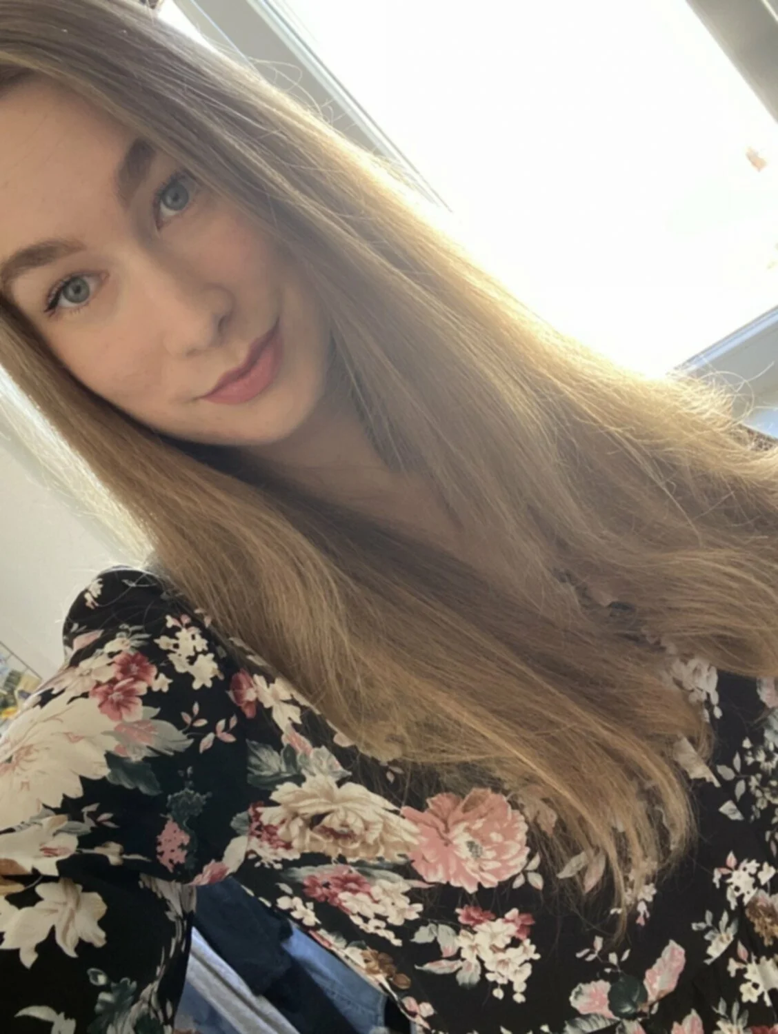 Bara from Prague loves younger guys image 1