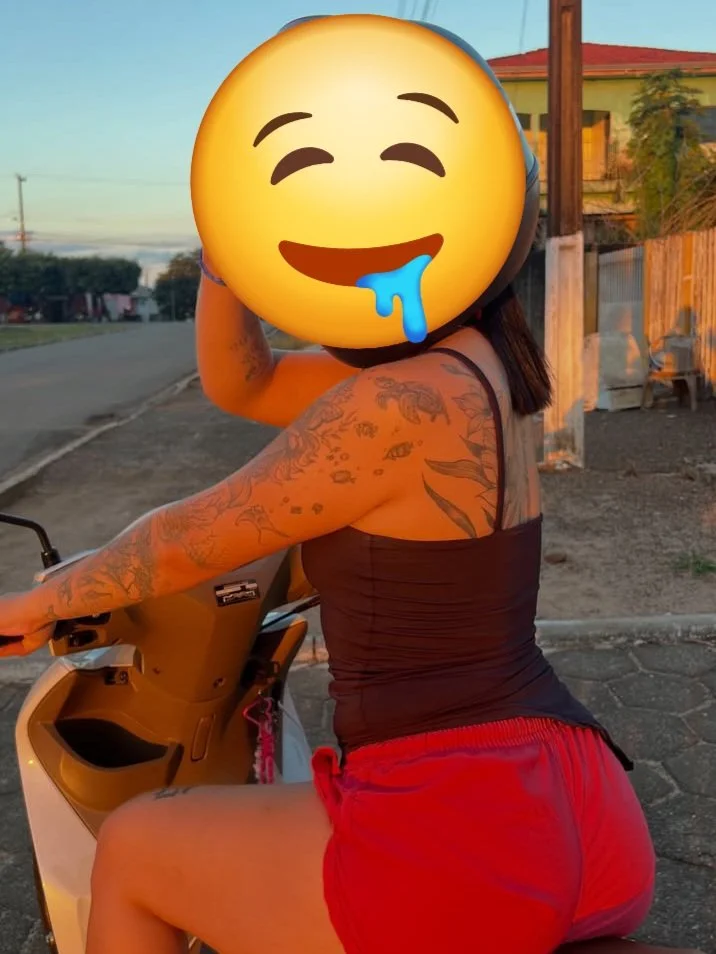 Gostosas em cima da moto image 14