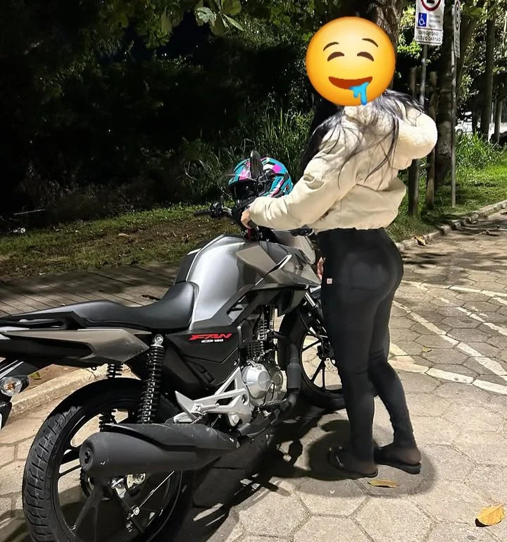 Gostosas em cima da moto image 21