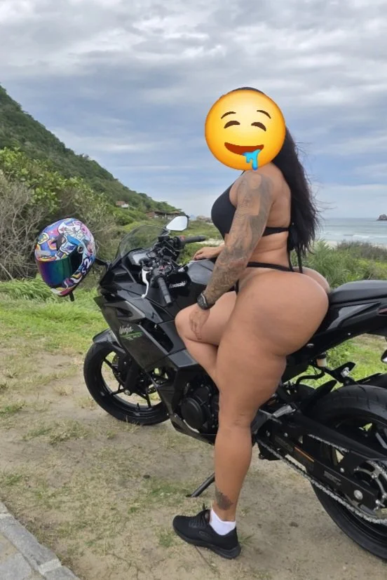 Gostosas em cima da moto image 6