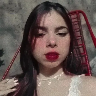 #139 - Novinha mostrando a bucetinha rosa enquanto siririca cover image