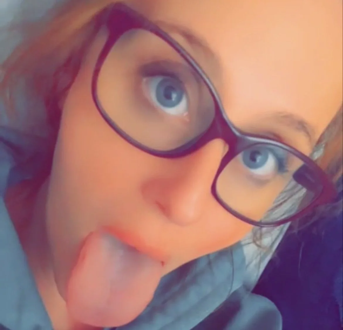 Kikslut in west Lansing shows off for me Kik hungandbored24 to share your girl or self expose main image