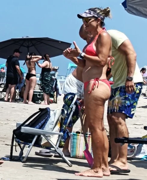 Playita #Voyeur #Nalgona 😍🍑🔥🧀🤤 de que raza será el perro 🤔 main image