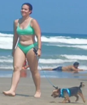 Playita #Voyeur #Nalgona 😍🍑🔥🧀🤤 de que raza será el perro 🤔 image 12