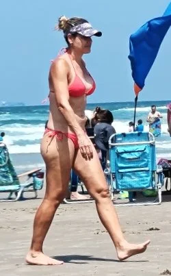 Playita #Voyeur #Nalgona 😍🍑🔥🧀🤤 de que raza será el perro 🤔 image 2