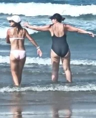 Playita #Voyeur #Nalgona 😍🍑🔥🧀🤤 de que raza será el perro 🤔 image 4