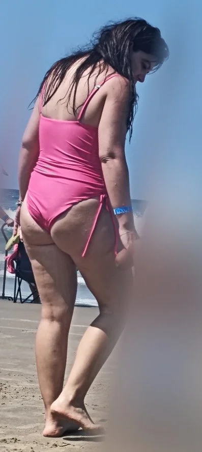Playita #Voyeur #Nalgona 😍🍑🔥🧀🤤 de que raza será el perro 🤔 image 6