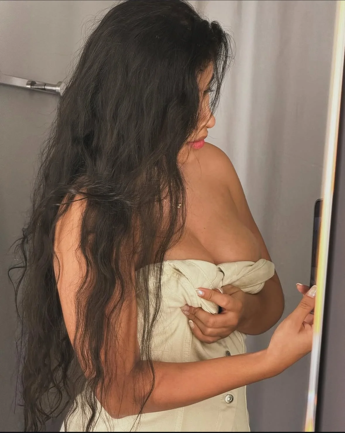 Sexy Latina image 9