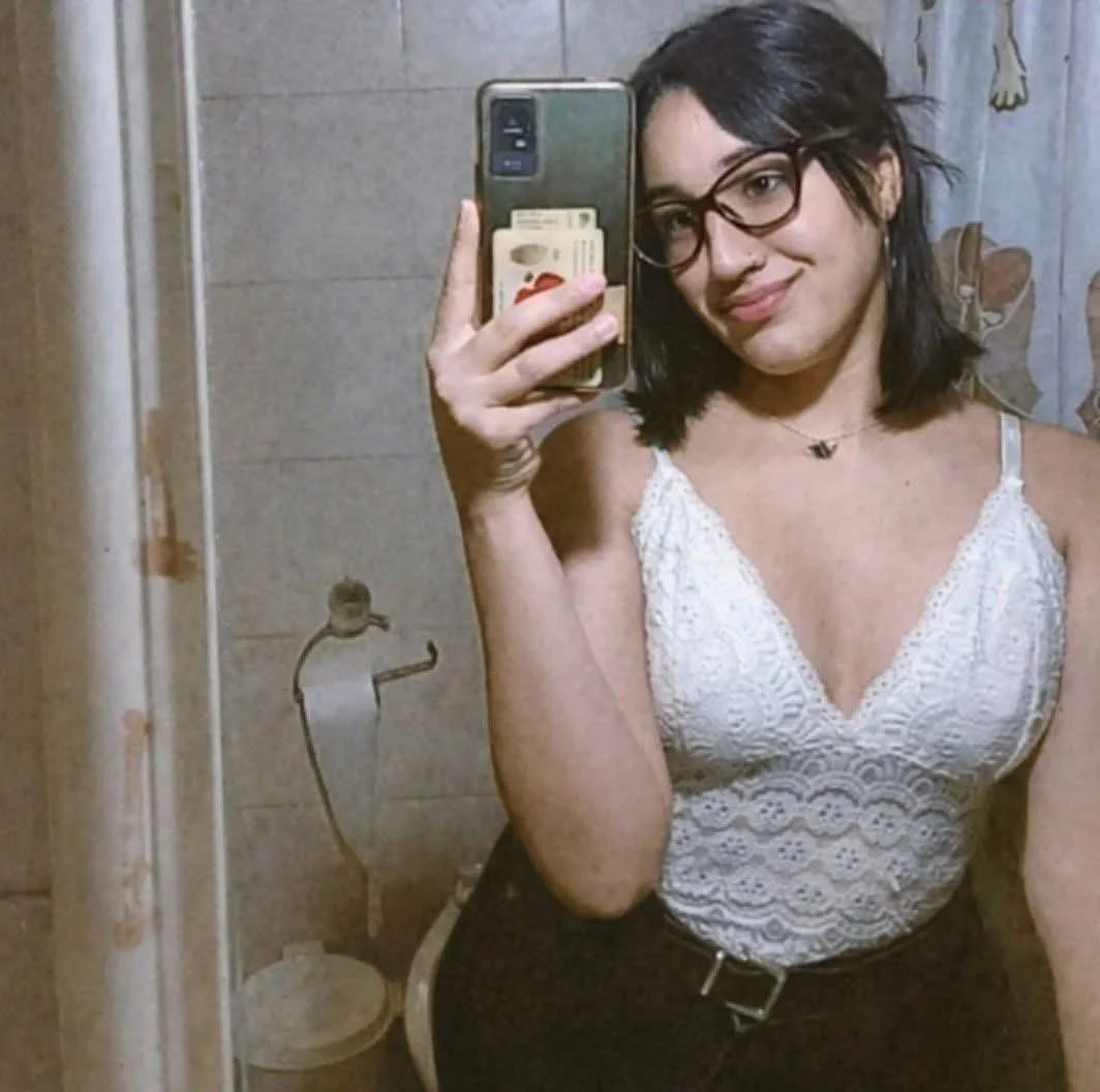 Ludmila hermosa morocha expuesta para tributarla toda image 2