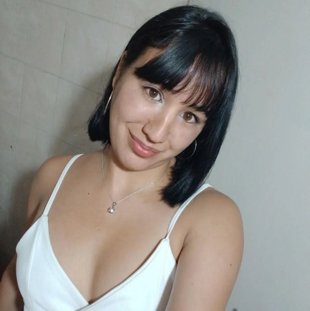 Ludmila hermosa morocha expuesta para tributarla toda image 4