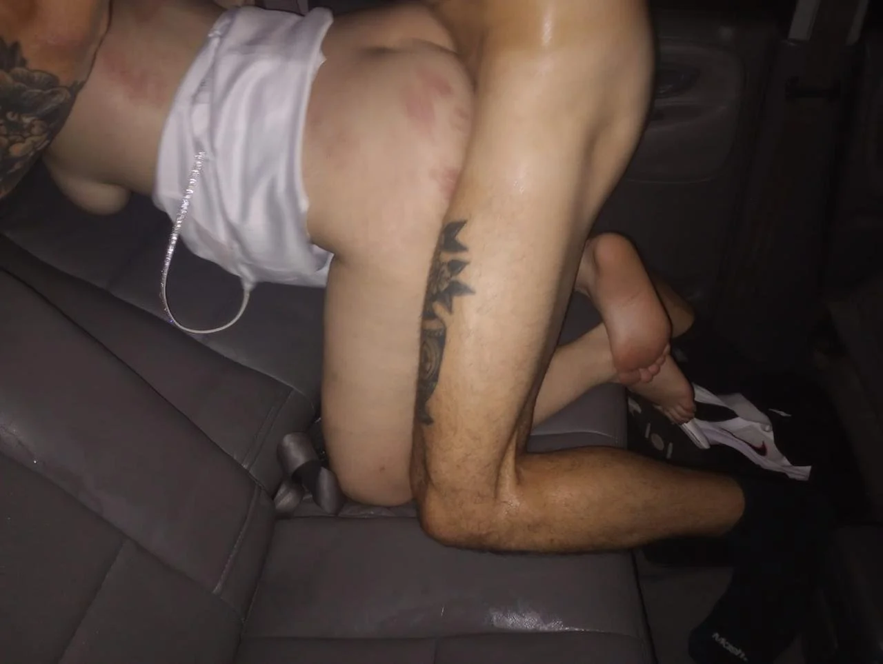 Casada gostosa deu pra o amigo do marido enquanto ele filma image 4