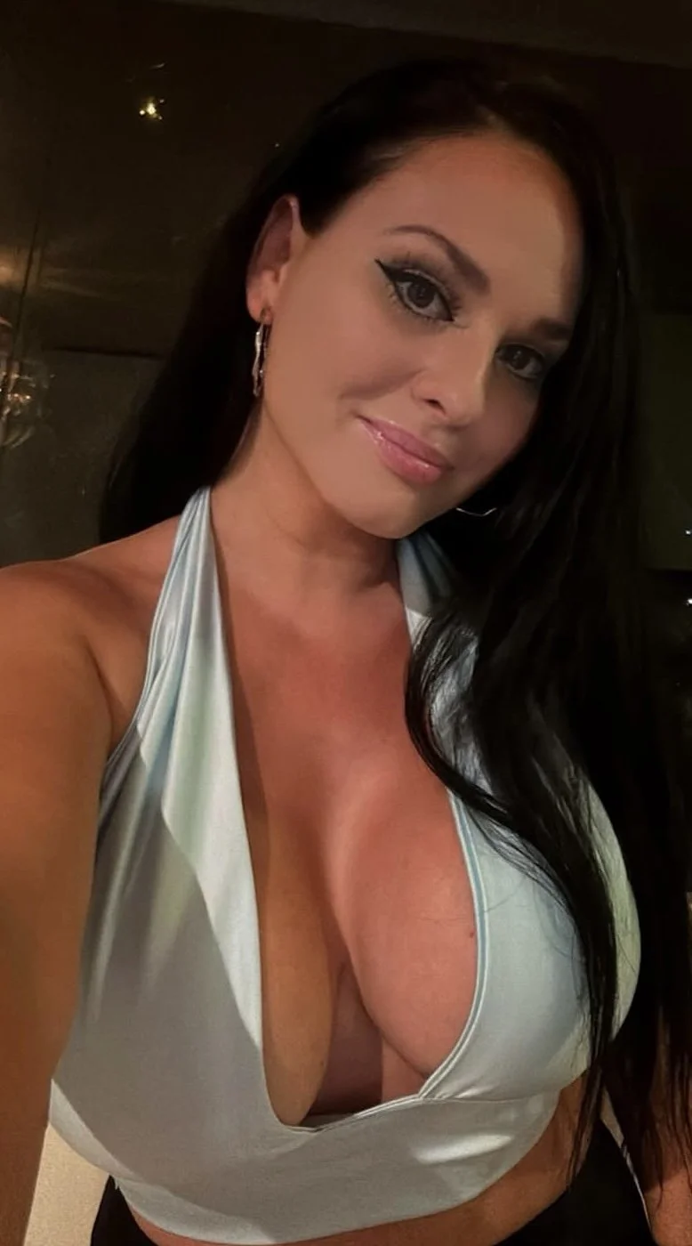 Busty MILF with big ass and tits , DM for socials image 9