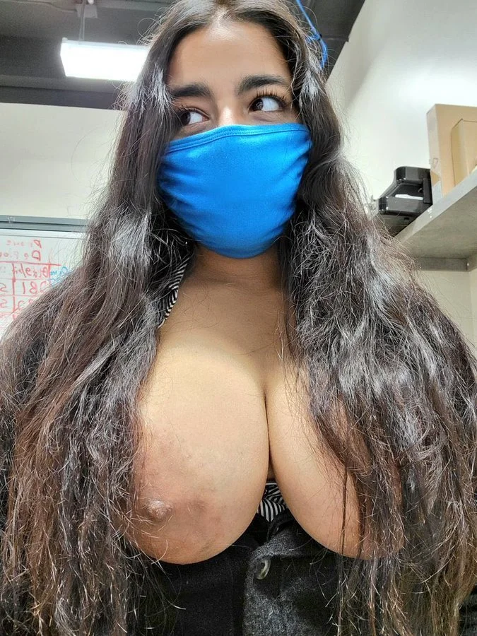 Mexicana secretaria morena Morocha culona cachonda en su trabajo manda nudes de su coño y sus tetas image 11