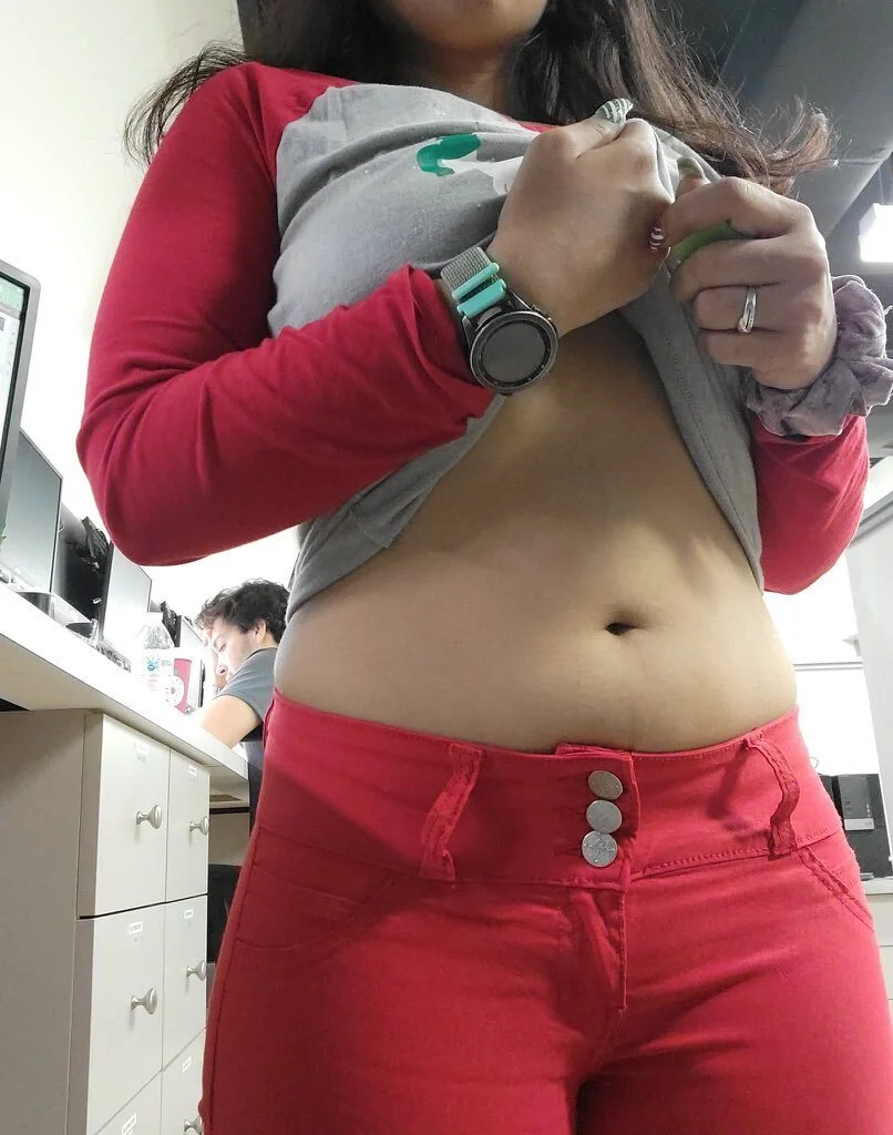 Mexicana secretaria morena Morocha culona cachonda en su trabajo manda nudes de su coño y sus tetas image 3