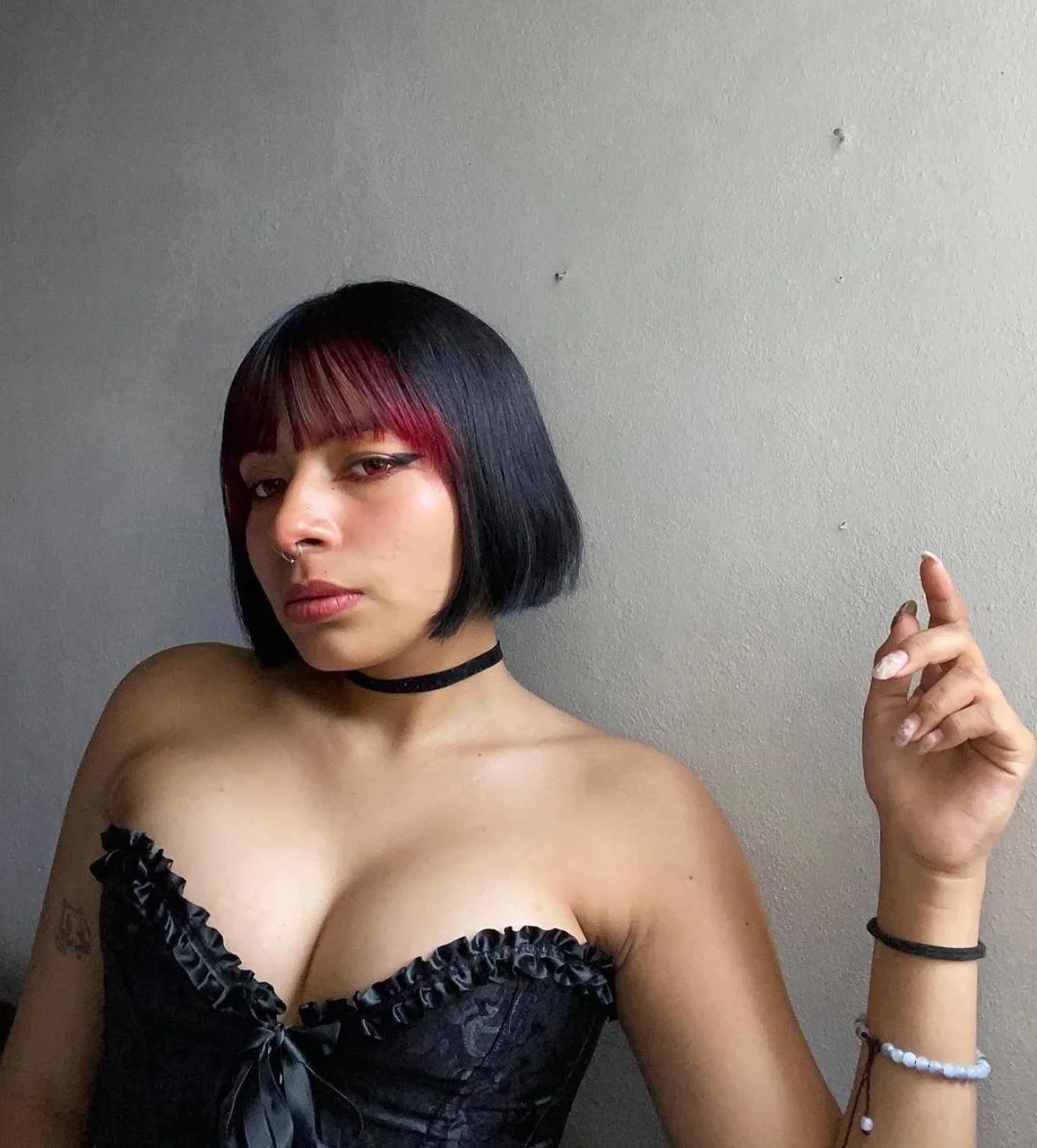 La deliciosa gótica de Suzz, qué le harían a la puta tetona image 2