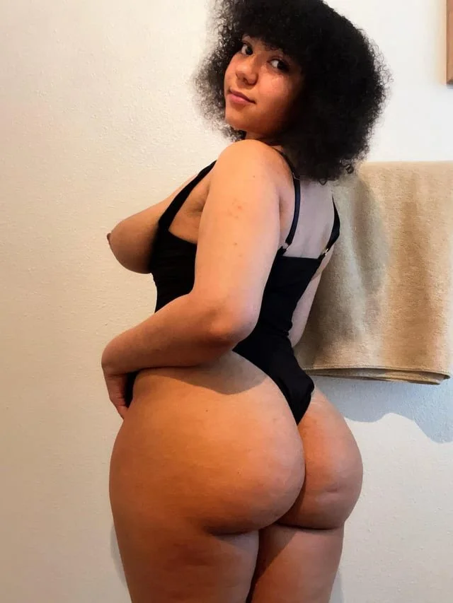 Petite & busty ebony 🥵🔥 image 24