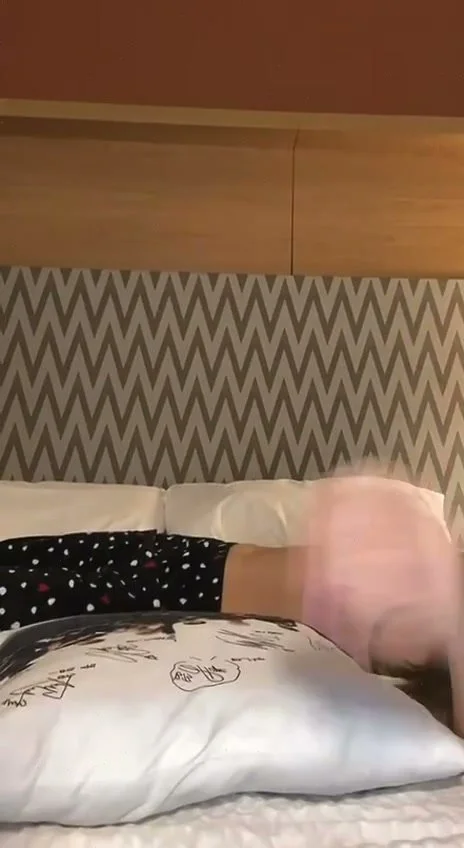 🔞 Sexy big tits dripping squirting naked wet pussy 🍑💦 OF now image 2