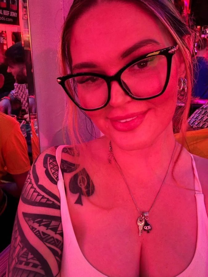 Dick sucking lips ready for BBC 💕 main image