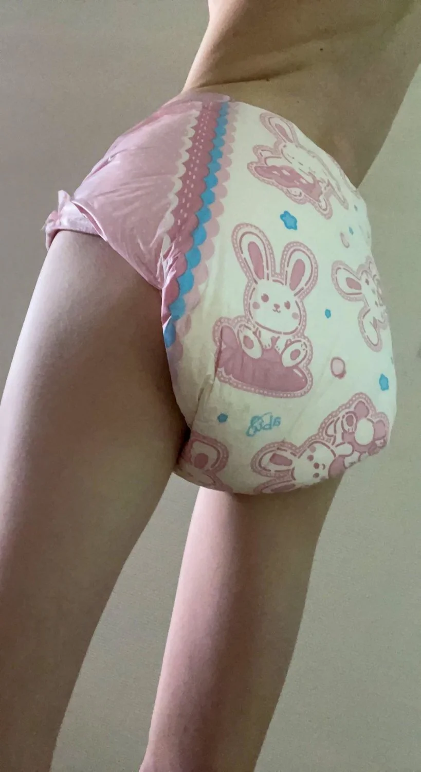 Teen Slut Elaine Alberts Making A Mess And Showing Off Her Tight Pussy image 36