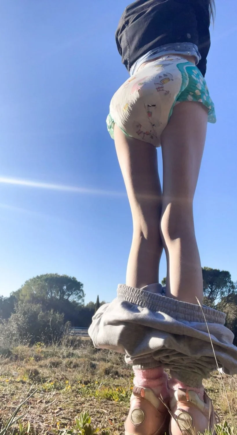 Teen Slut Elaine Alberts Making A Mess And Showing Off Her Tight Pussy image 39