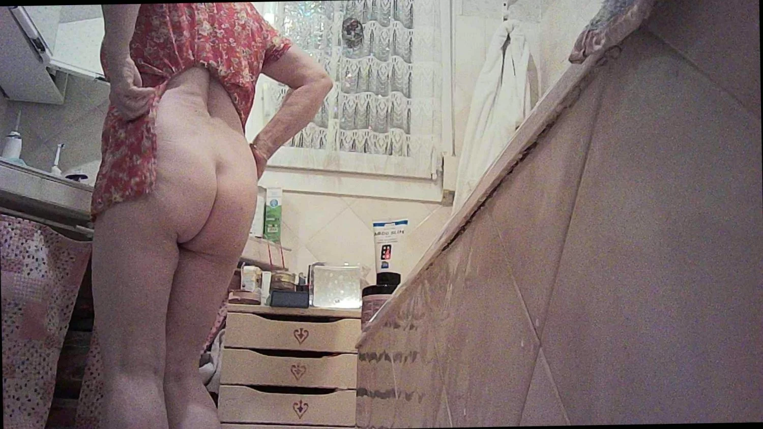 A bunch of mature cheating nurse Helen private pics image 3