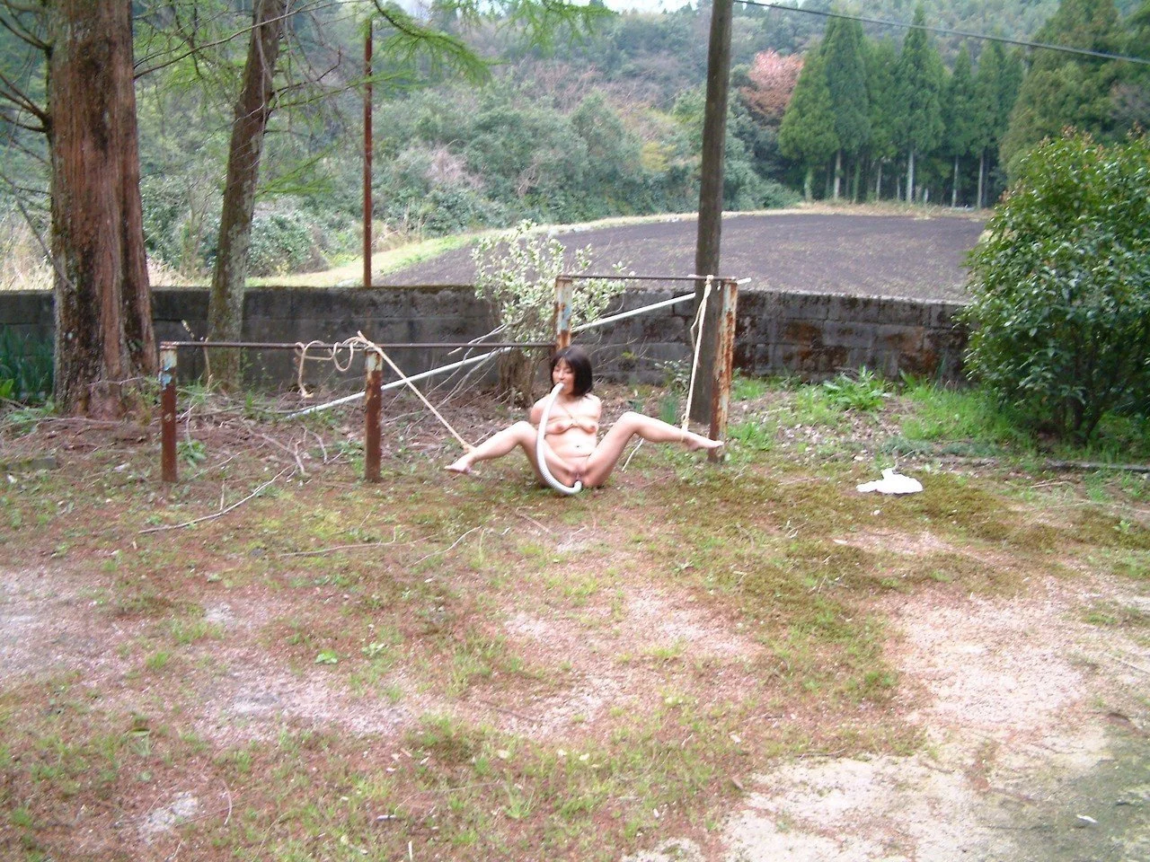 これほどの屋外緊縛露出調教は 類を見ないかも。 凄いのひと言！ image 7