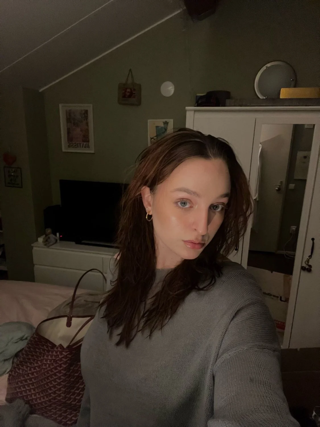 College girl feet main image