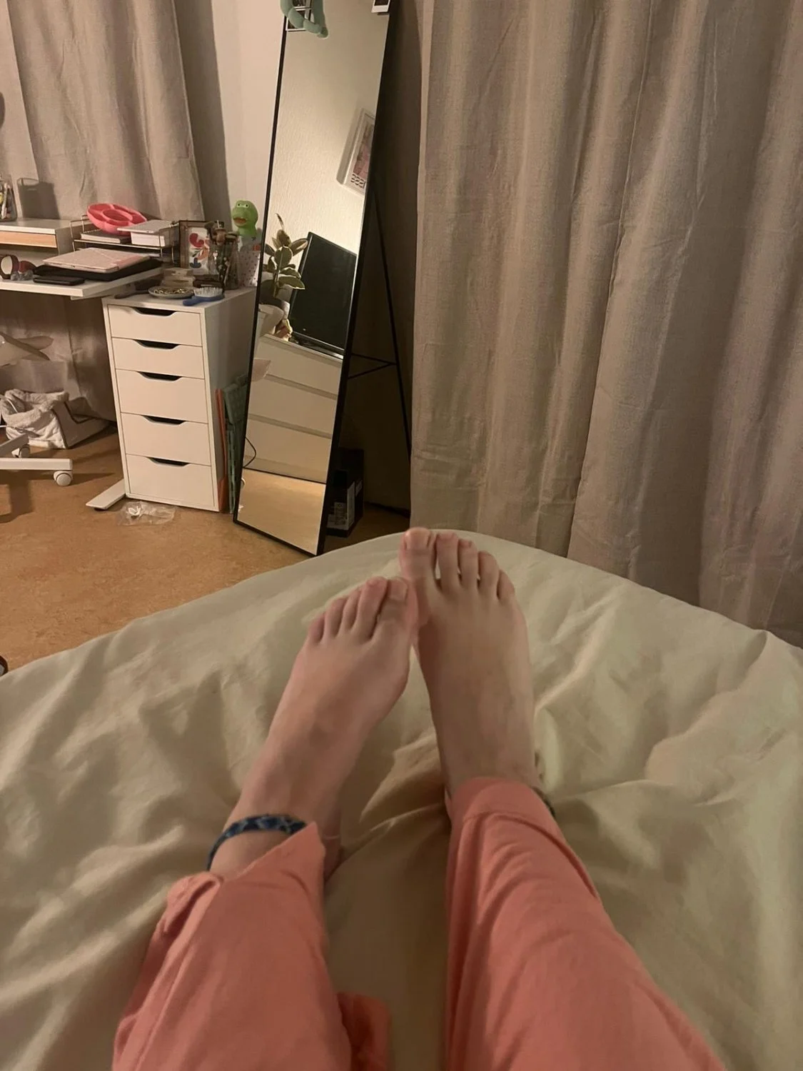 College girl feet image 4