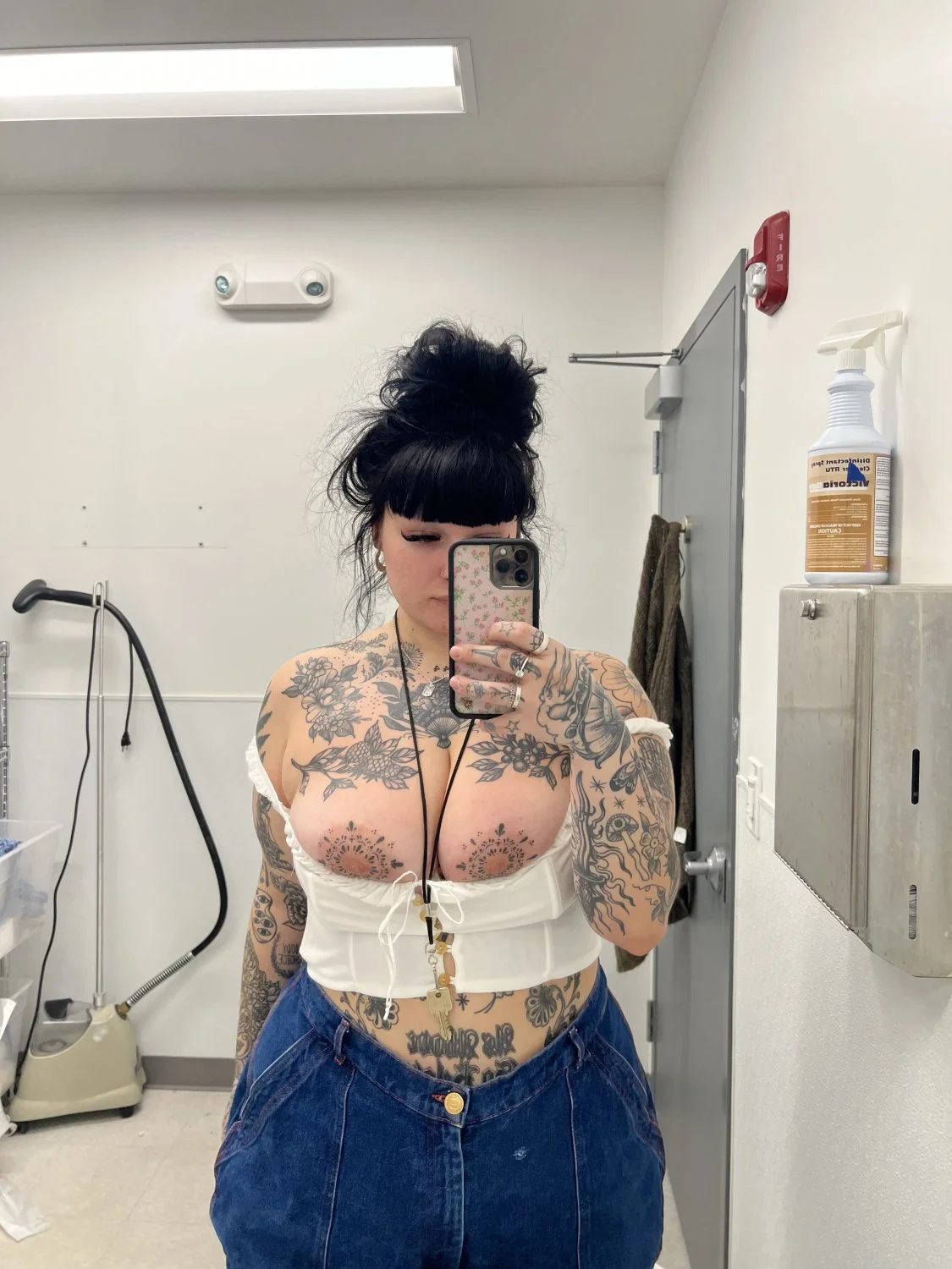 Slutty goth babe exposed image 3