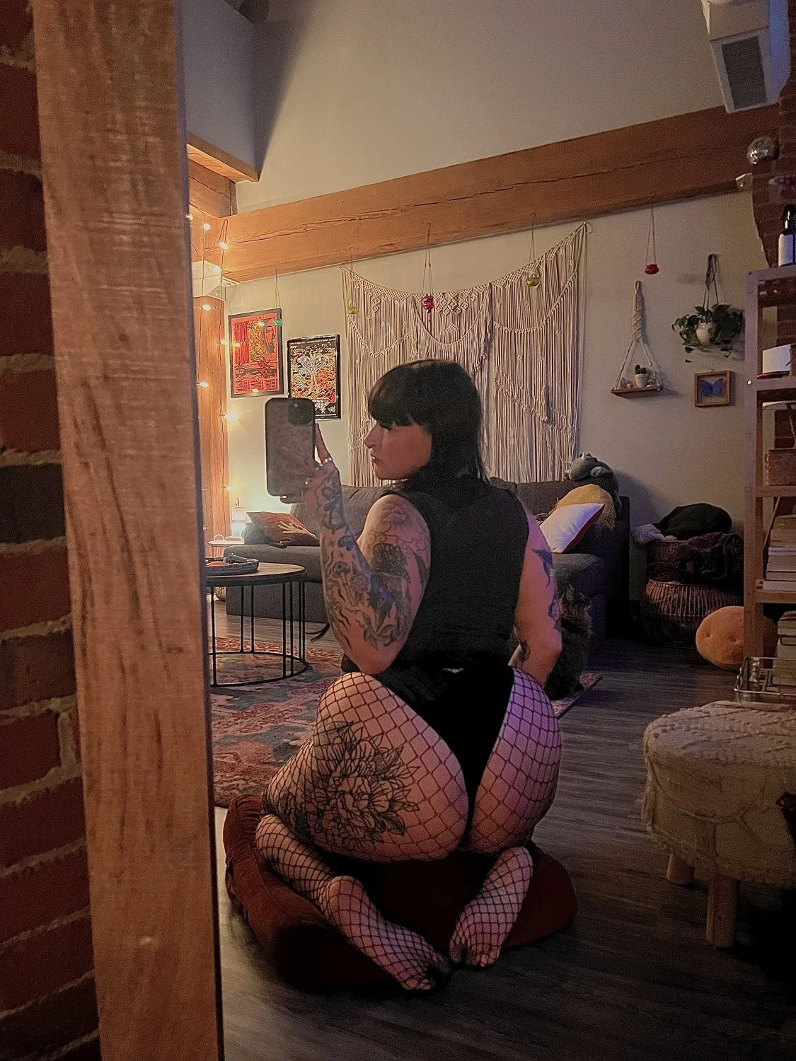 Slutty goth babe exposed image 5