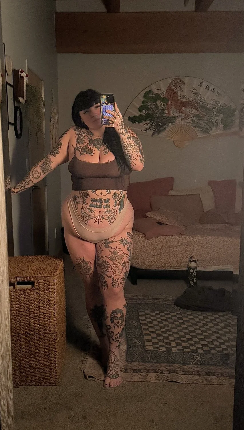 Slutty goth babe exposed image 6