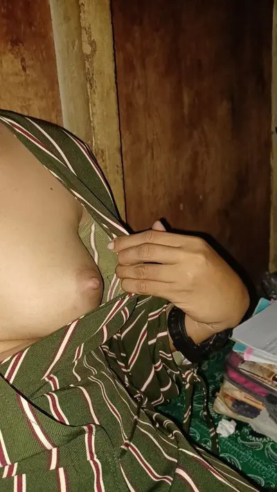 Skinny Papua Chick cover image