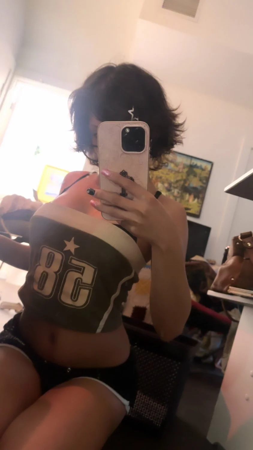 Petite Latina gf image 5