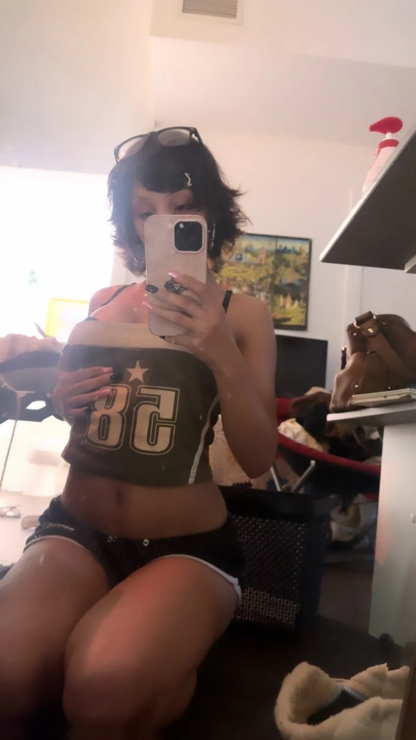 Petite Latina gf image 8