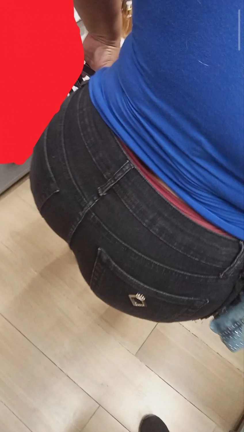 Coroa gorda do rabo grande fazendo compras image 25