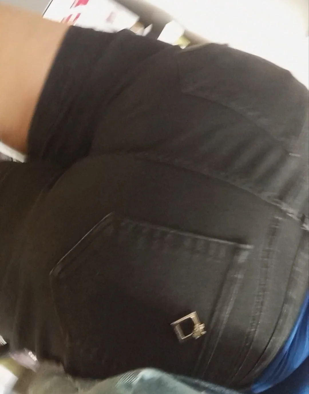 Coroa gorda do rabo grande fazendo compras image 36