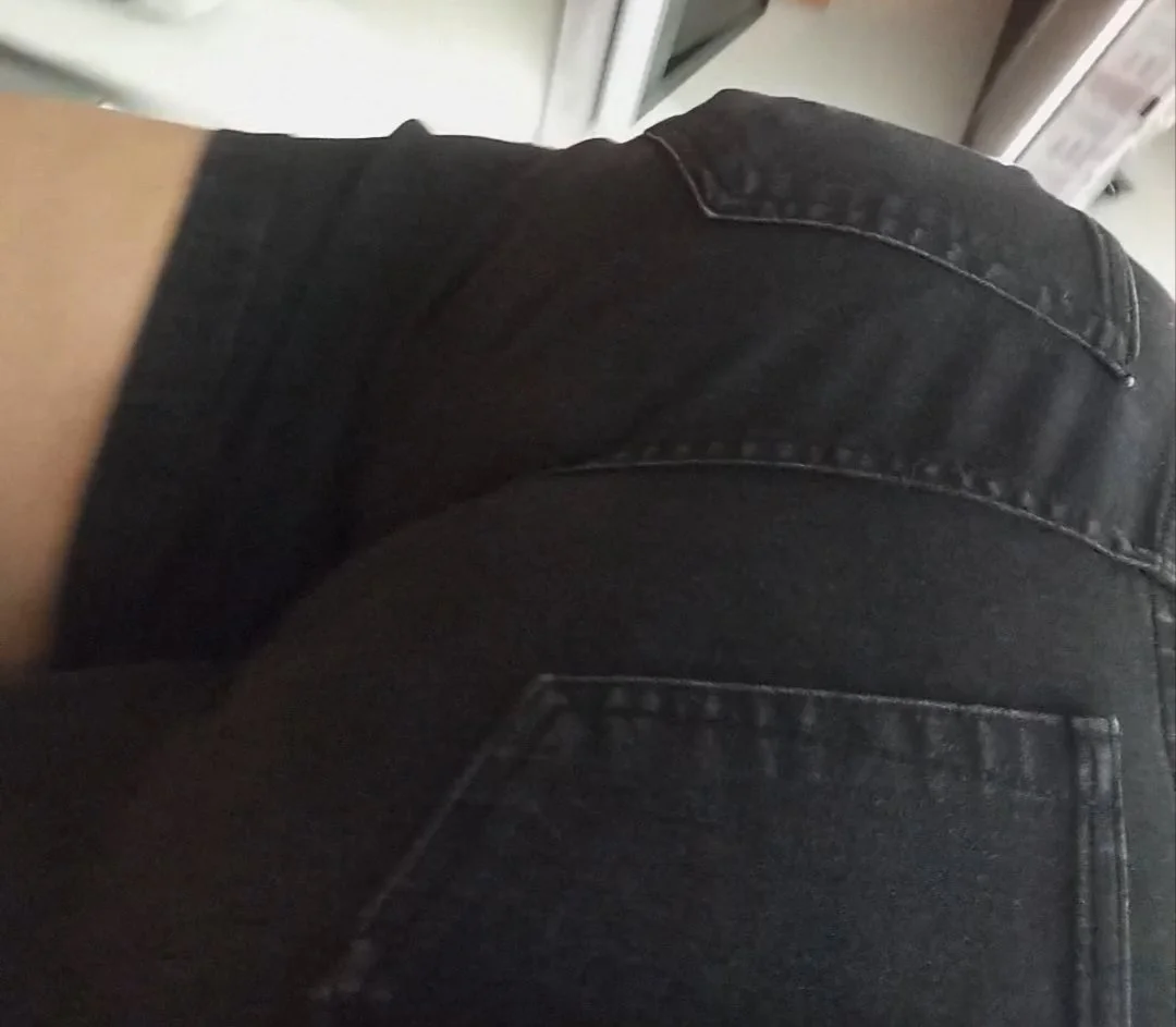 Coroa gorda do rabo grande fazendo compras image 37
