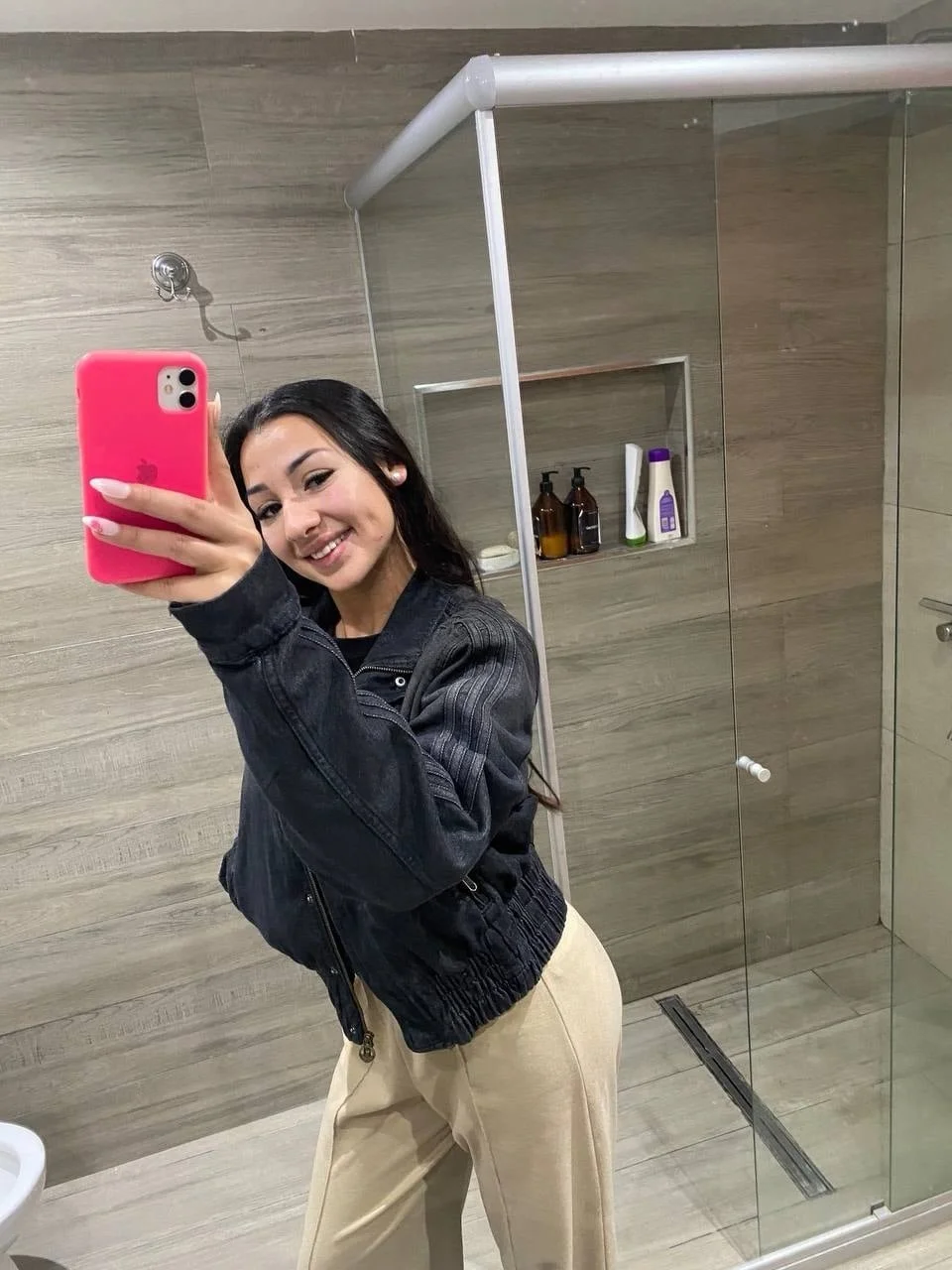 Trola pendeja salteña Morocha culona rica mini tetas y coño main image