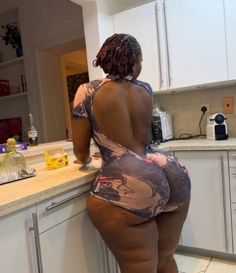 Random thick women... image 2