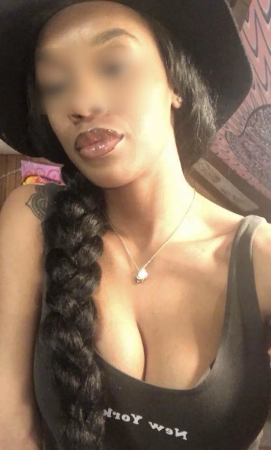 Busty Ebony wife leaked image 7