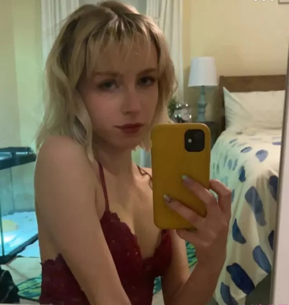 petite blonde UK ex gf Molly image 4