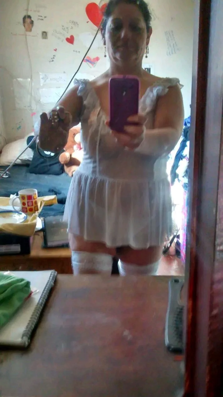 Bueno a quien le gustan las tetas grandes? Un poco de todo je image 5
