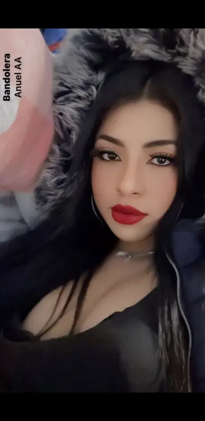 La sexy Sinaí y su preciosa cara para darle morbo cover image