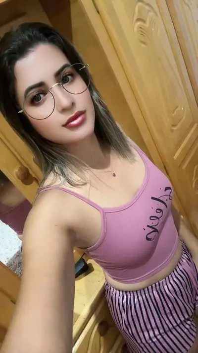 Tia Branka de pijama sexy cover image