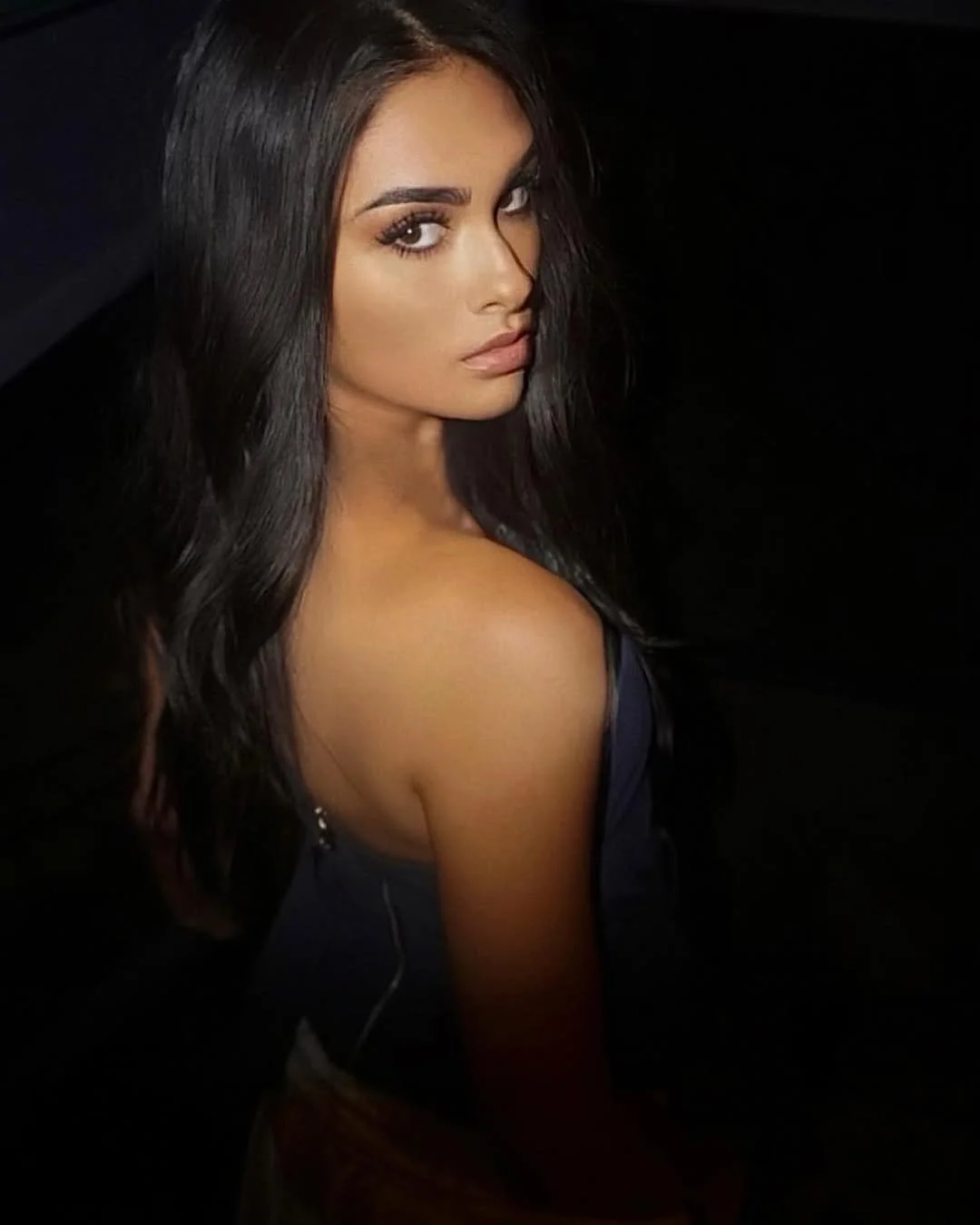 Disclosure #383: College model image 6