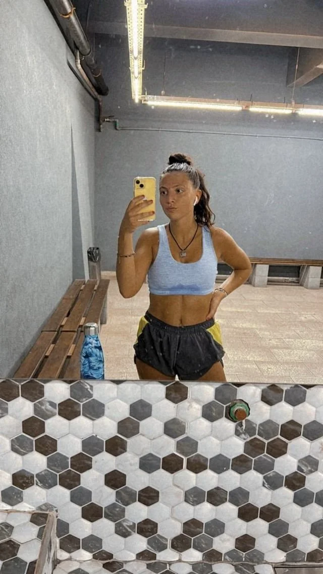 26-0142 - Baddie with nice tanlines main image