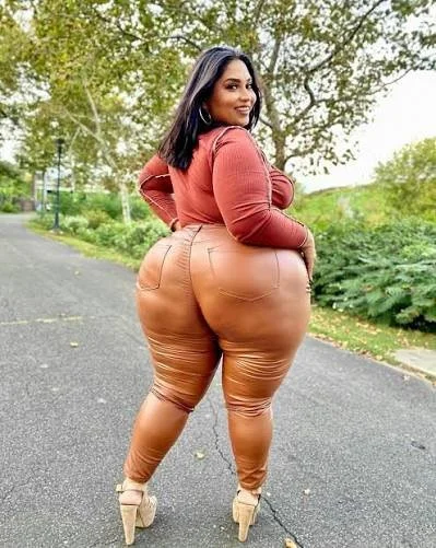 M3GA lat1nA bbW b0otY on J0jo !! image 3