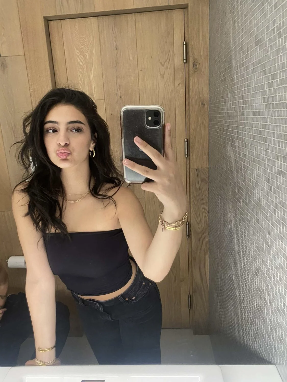 Big tit Arabic slut really thought making a new account will save her 🤦 image 1