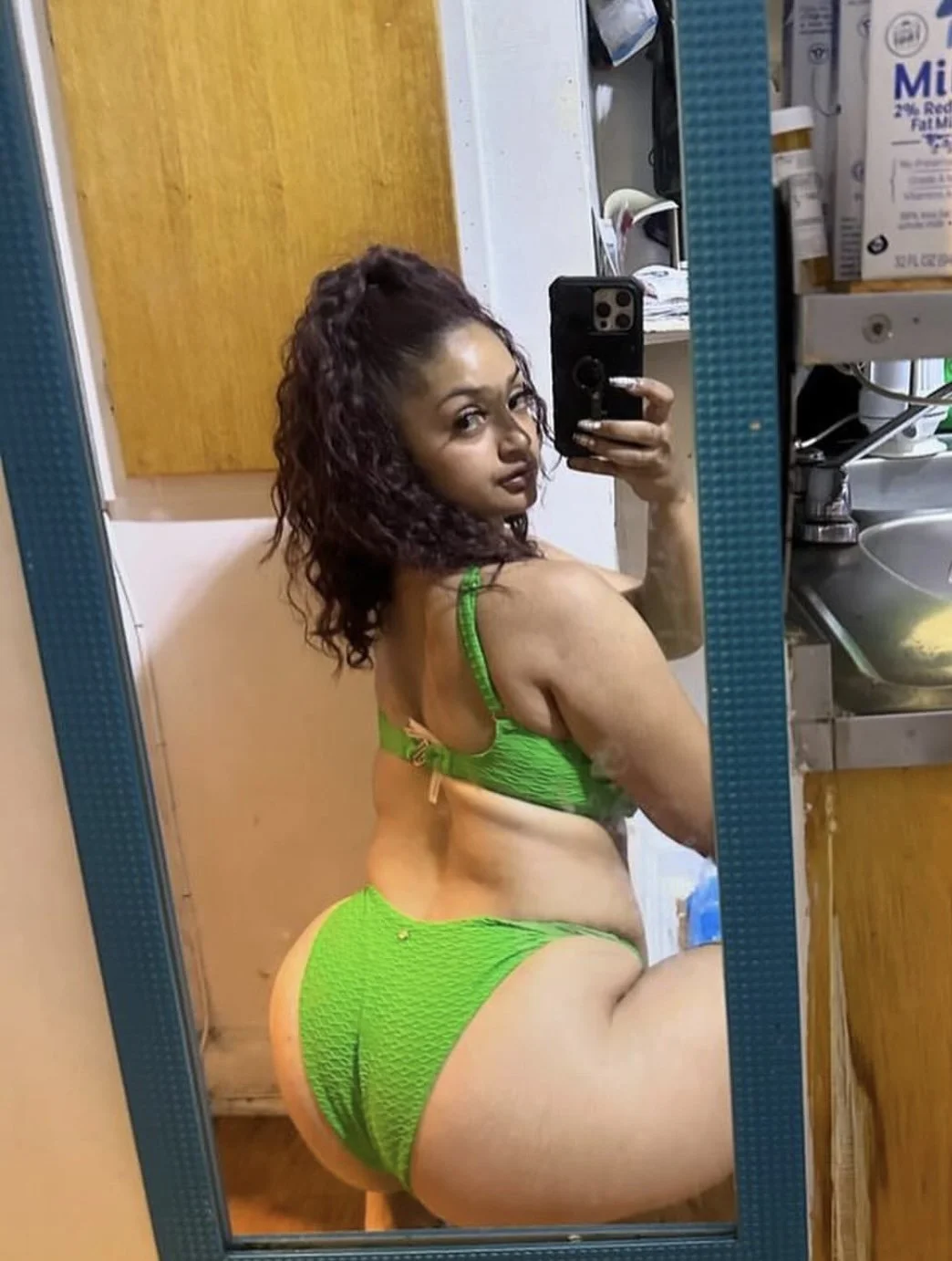Thick chuncky latina whore image 2